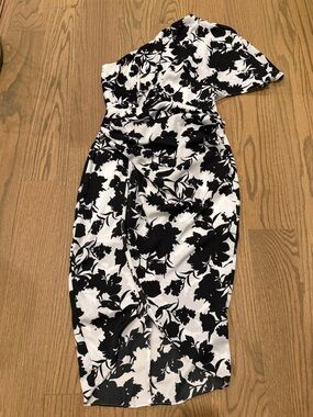 DO+BE Black and White One-Shoulder Floral Midi Dress